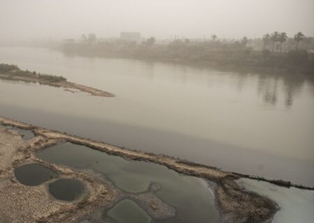 گرد و خاک در راه خوزستان