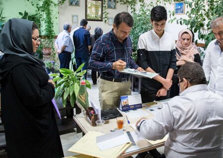 گروگان گیری کارنامه دانش آموزان در مدارس / مدارس دولتی با عنوان «کمک به مدرسه» دست در جیب مردم دارند / مردم: ثبت نام رایگان نیست