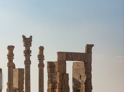 فرونشست به ۱۰ متری آرامگاه شاهان هخامنشی و ۳۰۰ متری تخت جمشید رسیده است