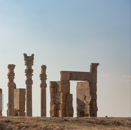 فرونشست به ۱۰ متری آرامگاه شاهان هخامنشی و ۳۰۰ متری تخت جمشید رسیده است