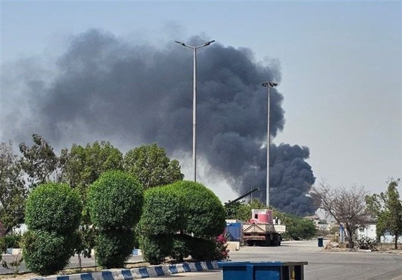 آتشسوزی انبار ضایعات اطراف بندر شهید رجایی