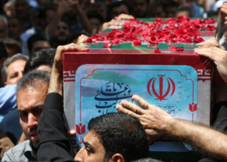 شهادت سروان مصطفی خزائی در پی تجاوز رژیم صهیونیستی به اهواز/ وداع با دو شهید شهر دزفول