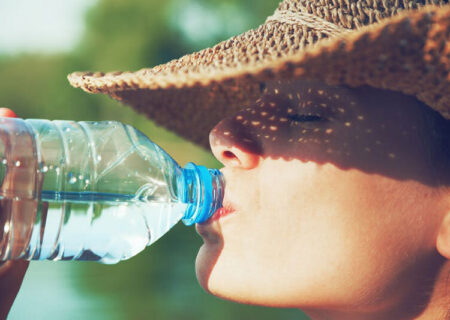 هر روز چقدر باید آب بنوشیم؟