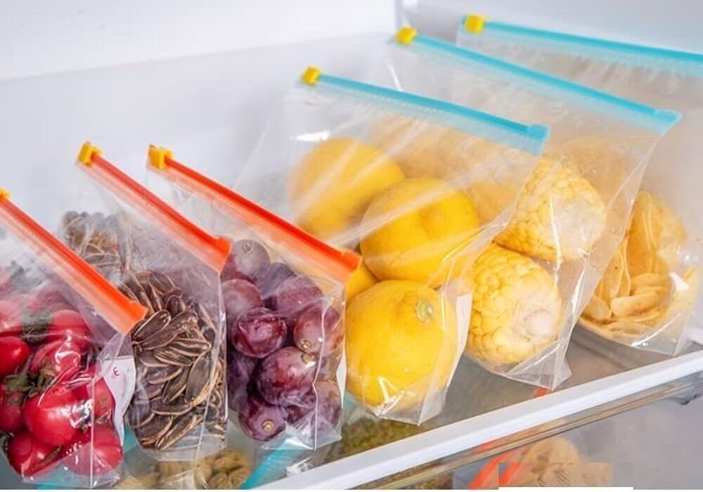 کدام کیسه، ایمنی بیشتری برای نگهداری غذا دارد؟/ کیسه فریزر، کیسه زیپدار یا کیسههای سیلیکونی؟