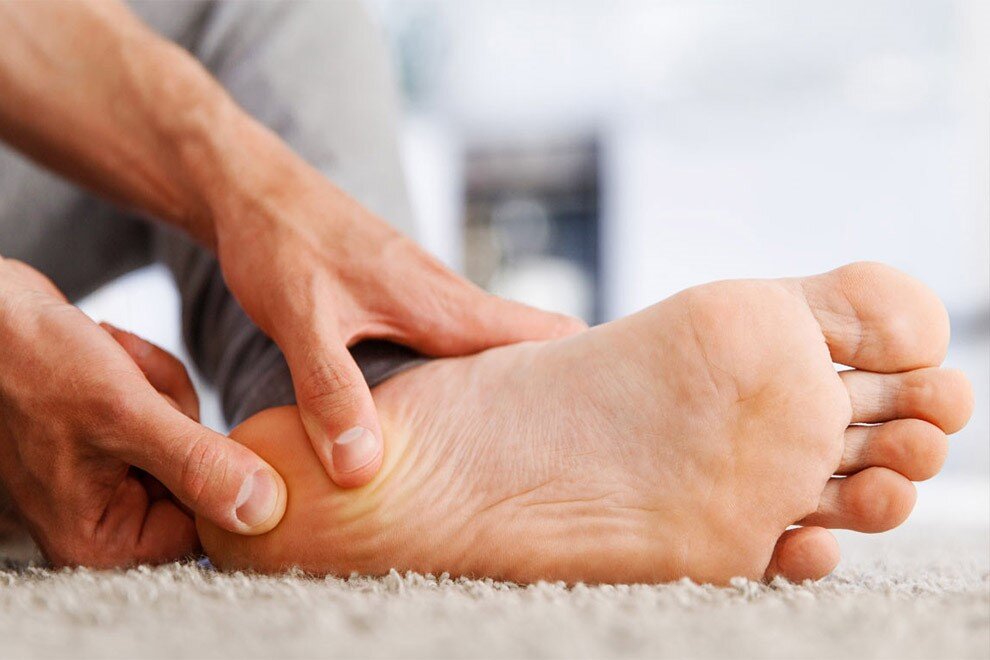 کمبود این ویتامین سبب ترک خوردن پاشنه پا می‌شود