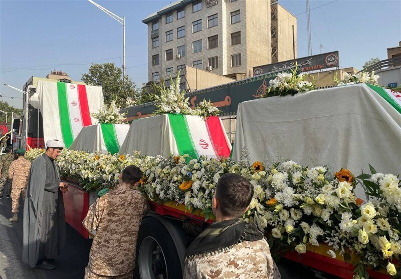 بدرقه باشکوه سرداران و دانشمندان شهید توسط مردم ایران/ سردار قاآنی و پزشکیان در میان مردم/ تابوت کودکان جلودار کاروان شهدا شد