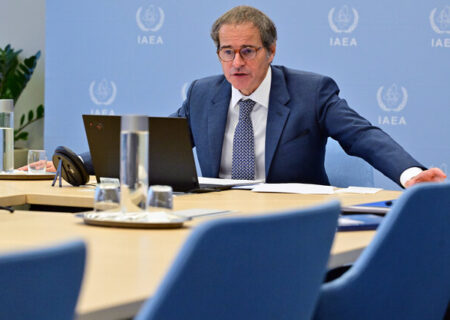 گروسی: تاسیسات هسته‌ای نباید مورد حمله قرار بگیرند