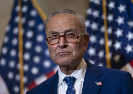 شومر: ویتکاف باید درباره مذاکرات با ایران به کنگره پاسخ دهد