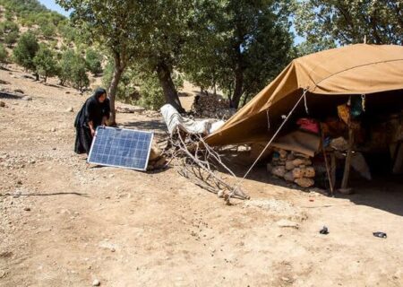 توزیع پنل خورشیدی بین عشایر خوزستان در راستای ترویج فرهنگ مصرف انرژی پاک