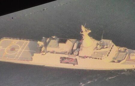 ناوشکن جاسوسی انگلیسی در دریای عمان متوقف شد