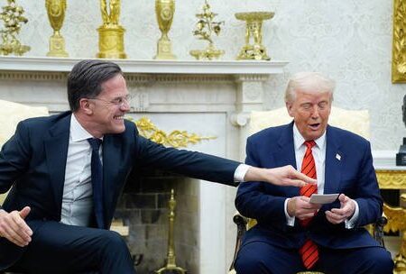 ترامپ تصویر پیامک‌های شخصی دبیرکل ناتو به خودش را منتشر کرد