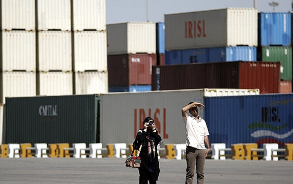 دعوت از تجار خوزستانی برای اعلام مشکلات ترخیص کالاها