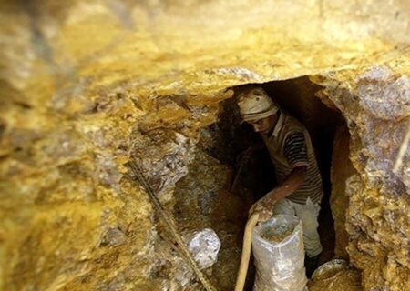 کار در معدن سخت و زیان‌آور تلقی نمی‌شود!/ یک فعال کارگری: وجود آلاینده محیطی و استمرار مواجهه با آلاینده، دو شرط غیرقابل انکار سختی کار است