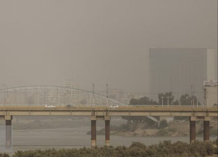تندباد و گرد و غبار در راه خوزستان