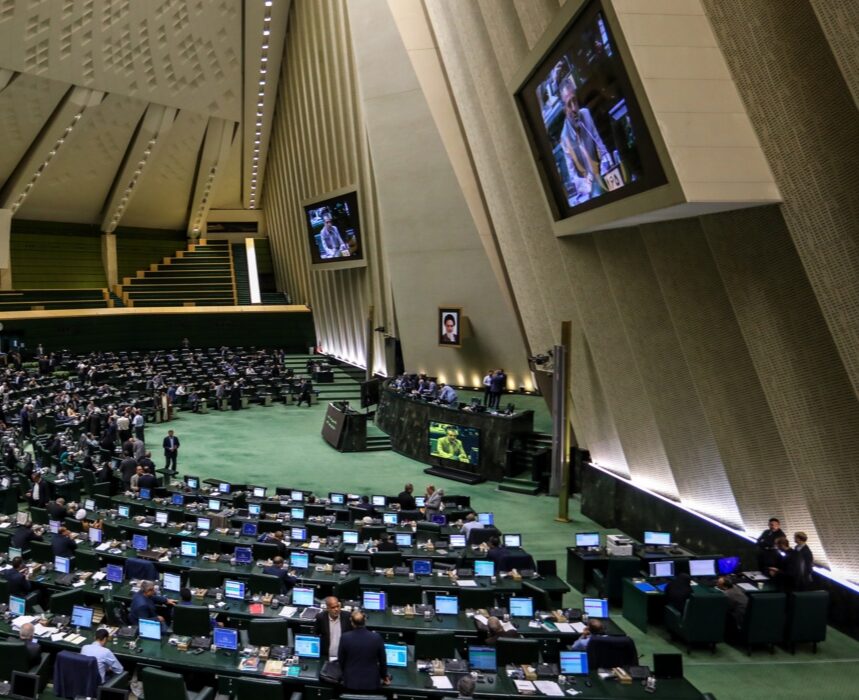 مخالفت مجلس با کلیات لایحه کاهش ۹ درصدی مالیات کالاهای اساسی