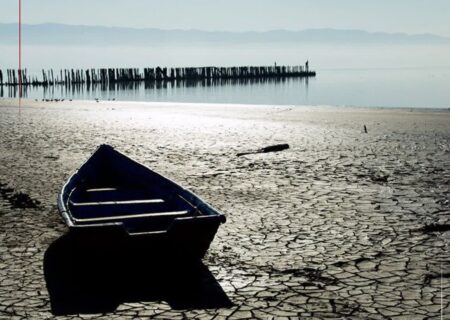 دریاچه ارومیه در مسیر خشکیدگی دوباره؛ افت ۴۵ سانتی‌متری در یک سال/ دریای خزر عقب‌نشینی می‌کند؛ ۲۰ سانتی‌متر کاهش در هر سال / هشدار درباره تالاب‌های شمالی؛ خلیج گرگان در آستانه نابودی کامل