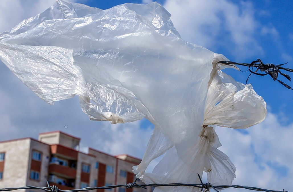 هر ایرانی روزانه چند کیسه پلاستیکی مصرف می کند؟