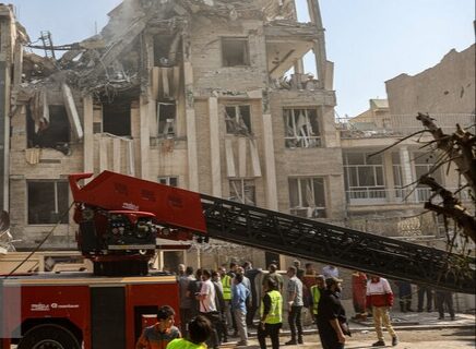 امدادرسانی تیم‌های امدادی در بیش از ۶۰ نقطه مورد اصابت/ چند توصیه‌ به مردم؛ از ازدحام در مناطق مذکور خودداری کنید