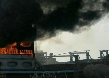 ۱۳ لنج در آتش‌سوزی در اسکله سیریک آسیب دیدند