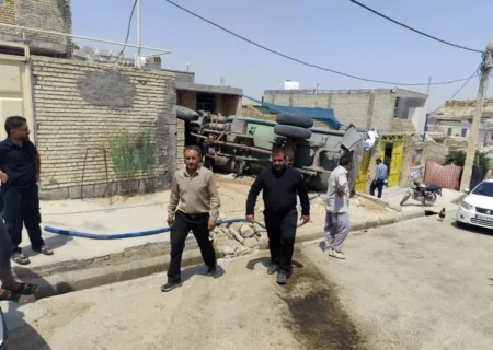 تنش آبی در باغملک حادثه آفرید/ تخریب یک خانه در اثر واژگونی خودروی تانکر آب