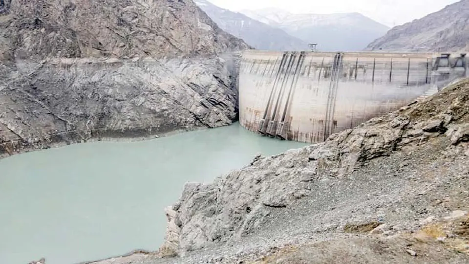 میزان ورودی آب سدهای کشور به نصف مدت مشابه سال گذشته رسید و نیمی از حجم آب پشت سدهای تهران با رسوبات و گل و لای پر شده است