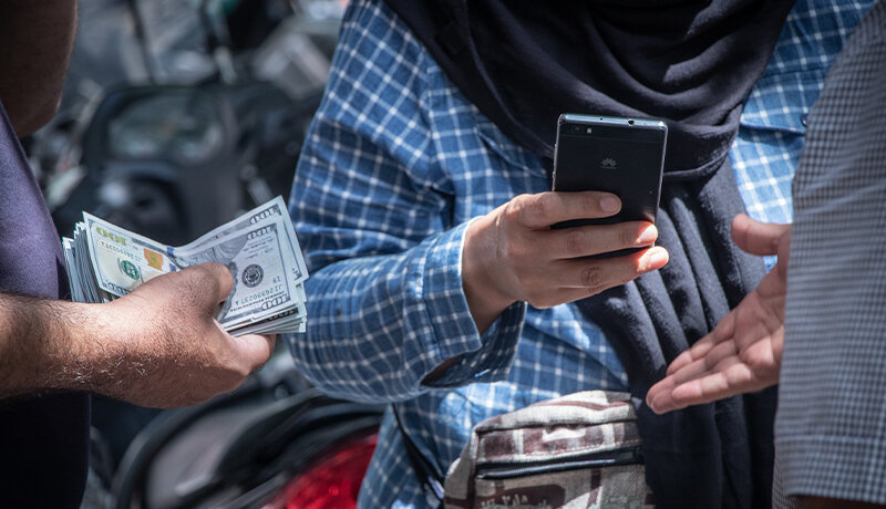 قیمت جدید دلار، یورو و سایر ارزها امروز ۱۵ مردادماه ۱۴۰۴/ دلار وارد فاز ریزشی شد