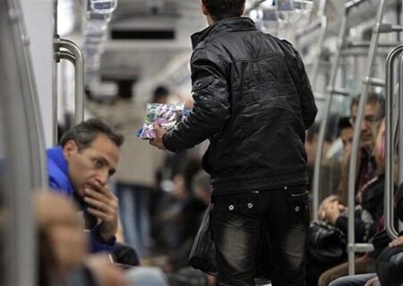 اتباع دستفروش از مترو طرد می‌شوند/ ساماندهی دستفروشان با شیوه جدید