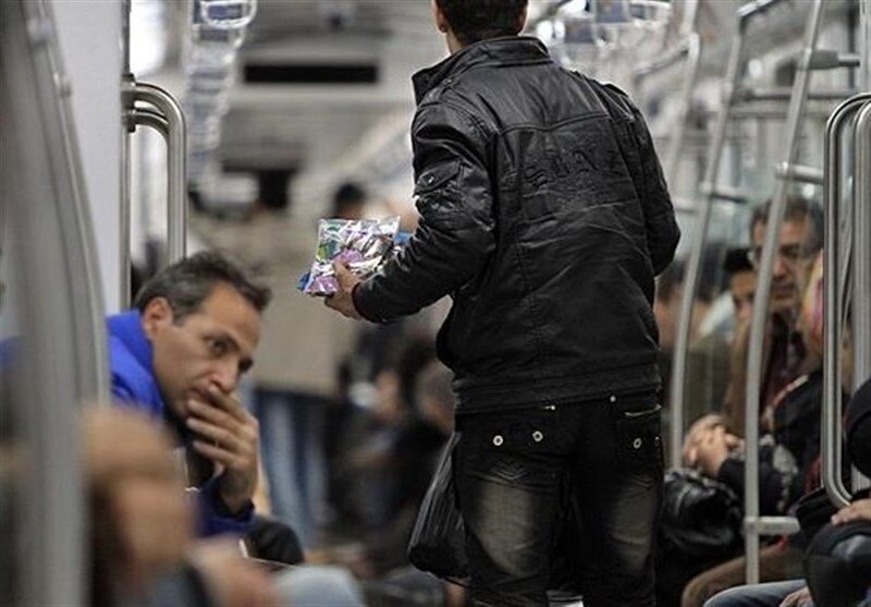 اتباع دستفروش از مترو طرد می‌شوند/ ساماندهی دستفروشان با شیوه جدید