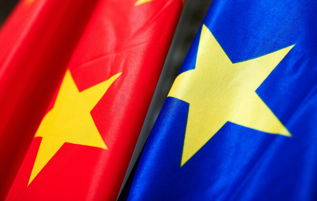 پکن به پاریس: حق ایران برای استفاده از انرژی هستهای باید تضمین شود