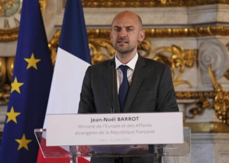 پاریس بار دیگر ایران را به بازگرداندن تحریم‌ها تهدید کرد 