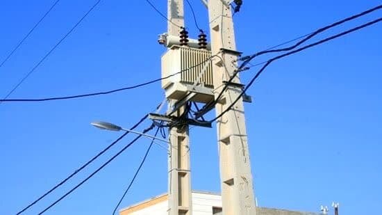 کشف و جمع‌آوری ۴۲۸۰ انشعاب غیرمجاز برق در خوزستان/ برخورد جدی با متخلفان ادامه دارد