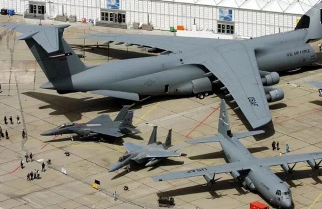 اسرائیل برای حمله دوباره به ایران آماده می شود؟+ تصاویر / تحرکات مشکوک؛ ورود ۱۲۸ تن تسلیحات / بوئینگ ۷۴۷ از مبدا نیویورک در نواتیم نشست