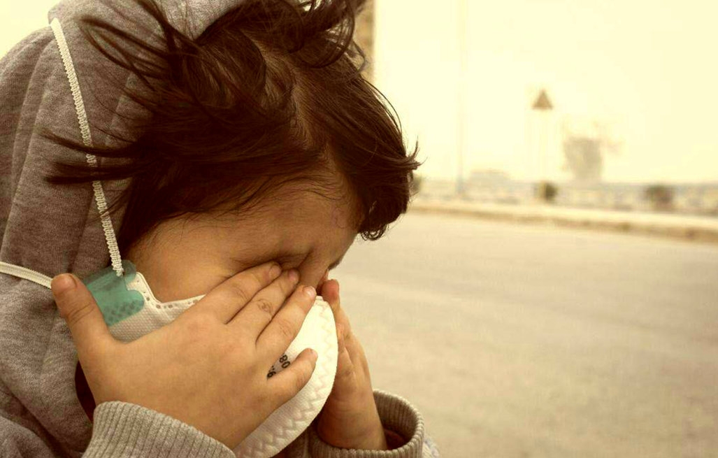 مردم در گرد و غبار نفس می کشند، دولت فقط توصیه می‌کند ماسک بزنید!