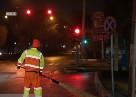 زنجیره ناقص ایمنی پاکبانان؛ از ماشین‌های مکانیزه تا البسه شبرنگ