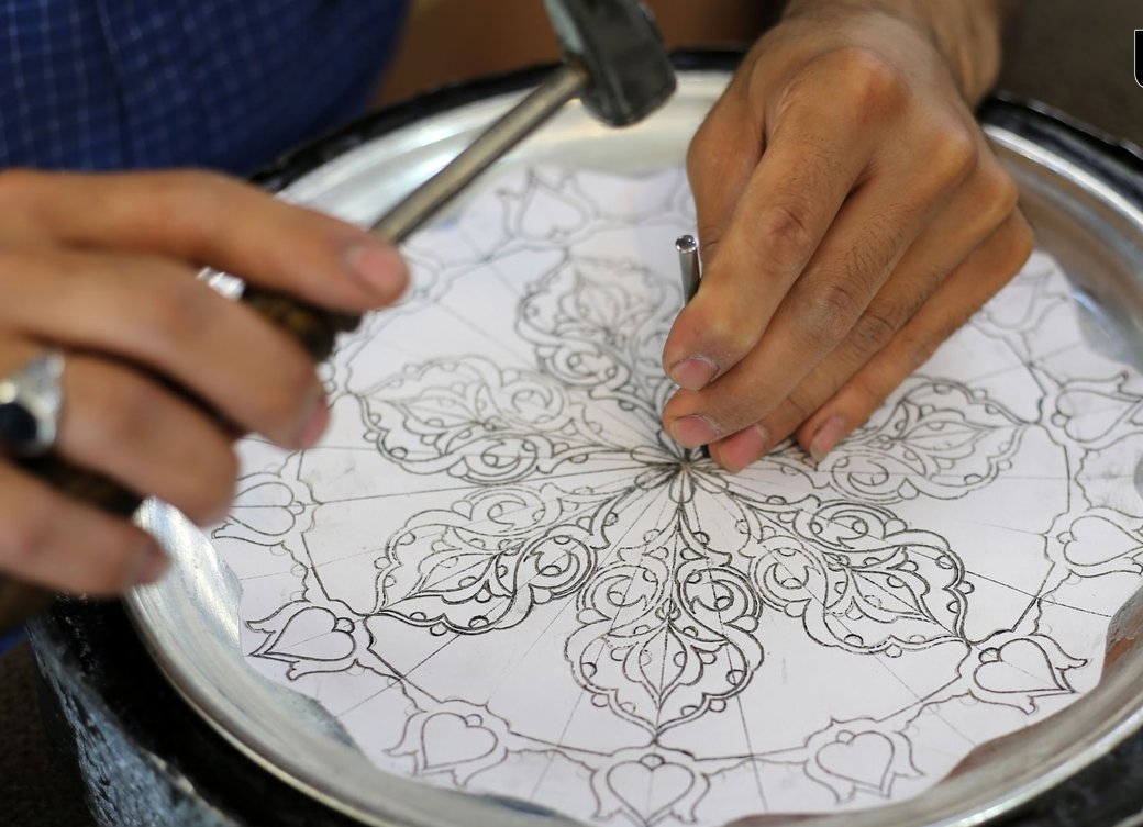 صنایع دستی در سایه ۱۵ سال بلاتکلیفی بیمه ای/ کاهش ۸.۶ درصدی بیمه‌شدگان در هر سال، قانون حمایتی را به حاشیه برد