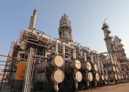 علت آتش‌سوزی پالایشگاه آبادان مشخص شد/ آتش کاملا مهار شد