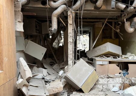 آسیب دیدگان جنگ 12روزه، آواره میان نهادها / ۵ میلیون برای کاشی های ساختمانی که ۷۰ میلیون خسارت دیده! / عضو شورای شهر: هنوز گزارش کاملی توسط شهرداری به شورا نرسیده