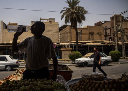 مدیرکل هواشناسی خوزستان خبر داد: گرمای بالای ۵۰ درجه و شرجی تا پایان هفته در استان/پنجشنبه و جمعه هم گردوخاک داریم