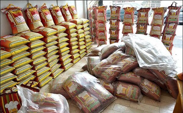 فاصله نجومی قیمت گمرک و بازار در ۷ کالای اساسی/برنج۲۴هزارتومانی را ۹۰هزارتومان می فروشند