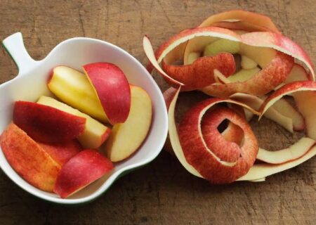 میوه‌ها را با پوست بخوریم یا بی‌پوست؟