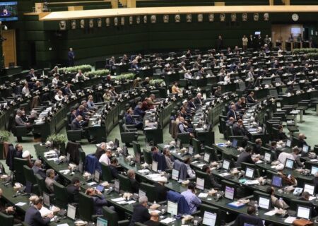 مجازات خروج غیرمجاز ایرانیان خارج از کشور برداشته می شود