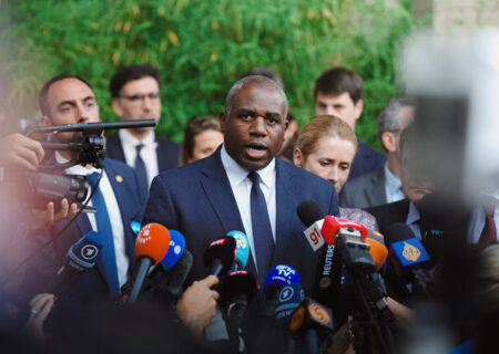 لمی: صلح‌آمیز بودن برنامه غنی‌سازی ایران را نمی‌پذیرم!