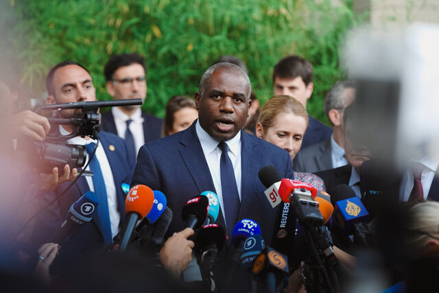 لمی: صلحآمیز بودن برنامه غنیسازی ایران را نمیپذیرم!