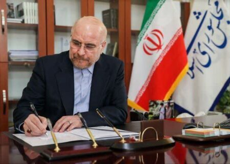 قالیباف: مصوبه دولت درباره تفویض اختیار به استانداران خلاف قانون است