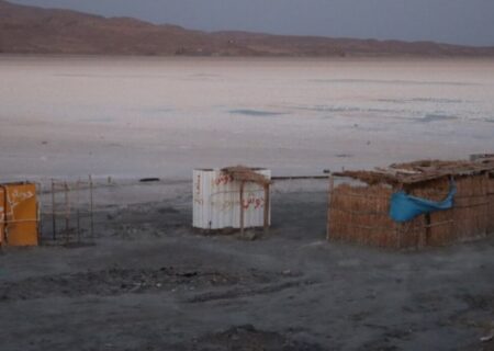 عیسی کلانتری: دریاچه ارومیه خشک نشد، خشکانده شد/ پزشکیان کار را به نااهلش سپرد