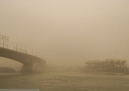 پیگیری جدی عملیات مقابله با گرد و غبار در کانون‌های بیابانی خوزستان 