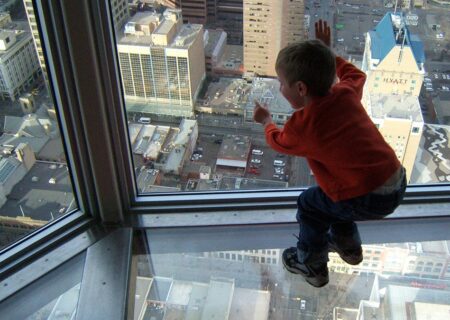 مغز ما چگونه ترس‌ های زندگی را می‌ سازد؟ / انسان تنها با دو ترس ذاتی به دنیا می‌ آید