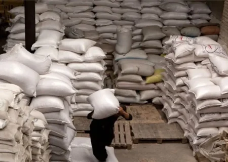 ازدحام شدید برای خرید برنج دولتی/ مردم به صف شدند