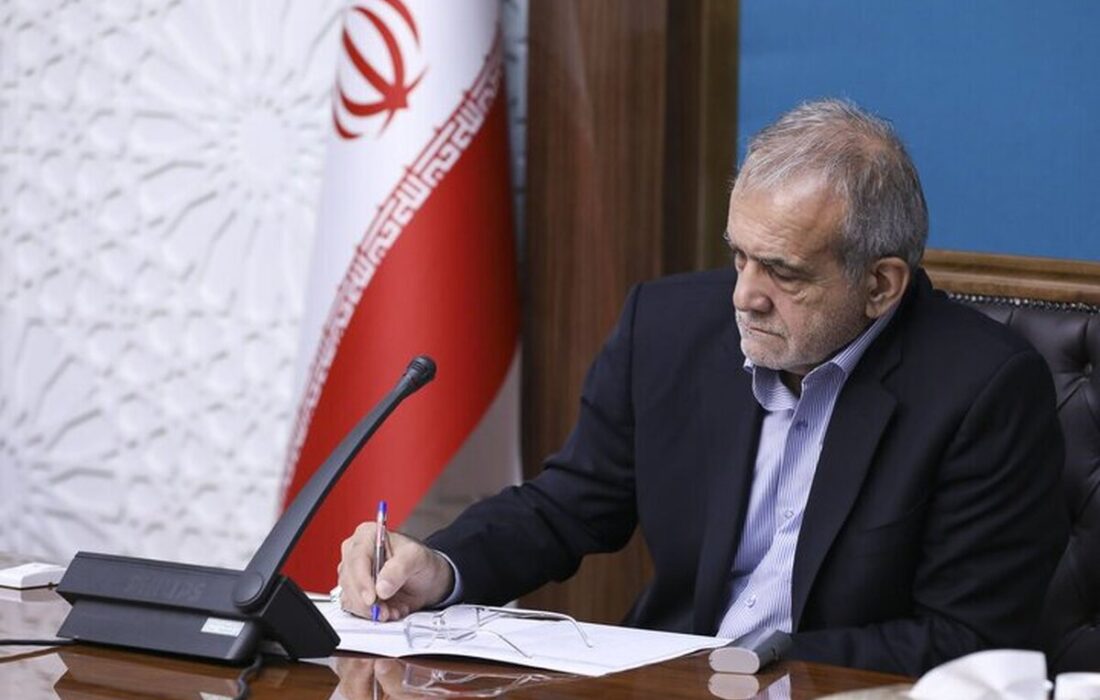 پیشنهاد به پزشکیان: کارمندان سازمانهایی را که فایده ندارند به منزل بفرستید، تا مدتی هم حقوق شان را بدهید