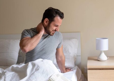 ۶ درد صبحگاهی می‌تواند نشانه بیماری‌های جدی‌تر باشد